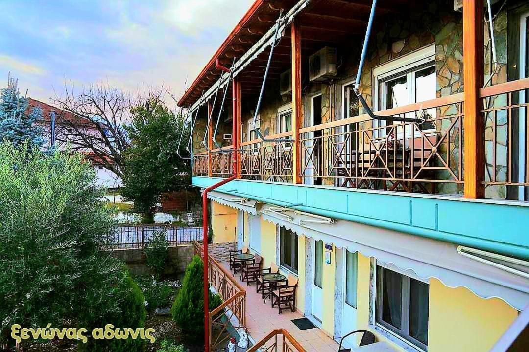 Guesthouse Adonis Káto Loutrákion 外观 照片