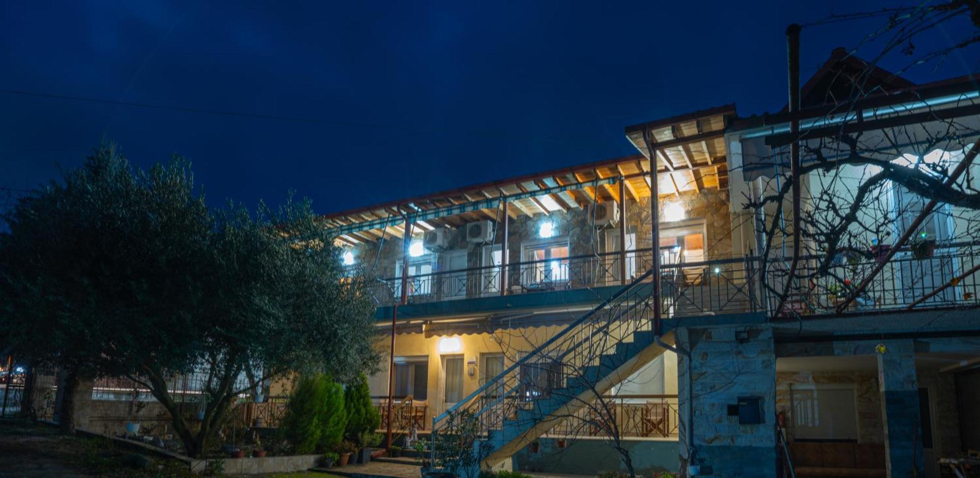 Guesthouse Adonis Káto Loutrákion 外观 照片