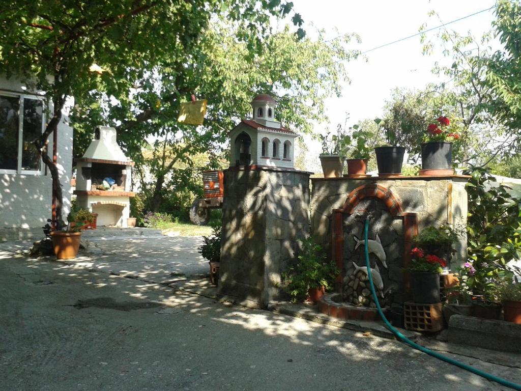 Guesthouse Adonis Káto Loutrákion 外观 照片