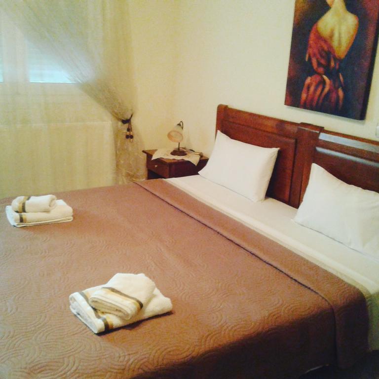 Guesthouse Adonis Káto Loutrákion 外观 照片