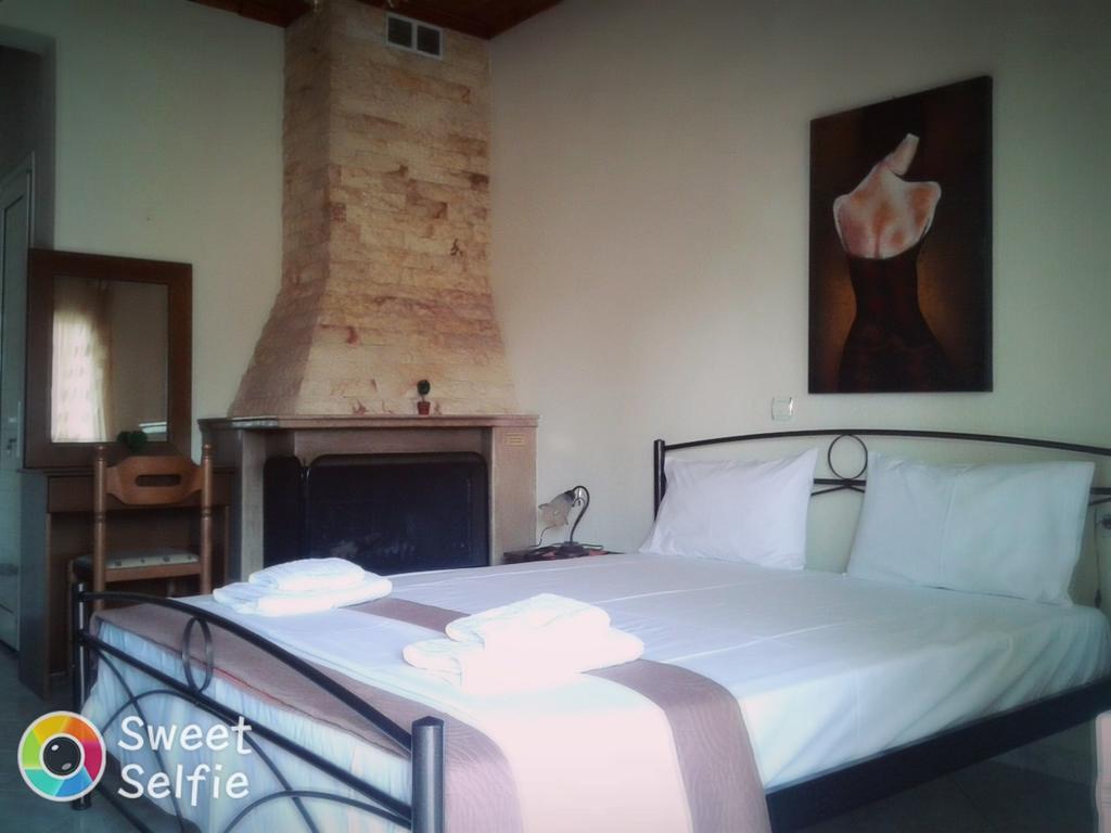 Guesthouse Adonis Káto Loutrákion 外观 照片
