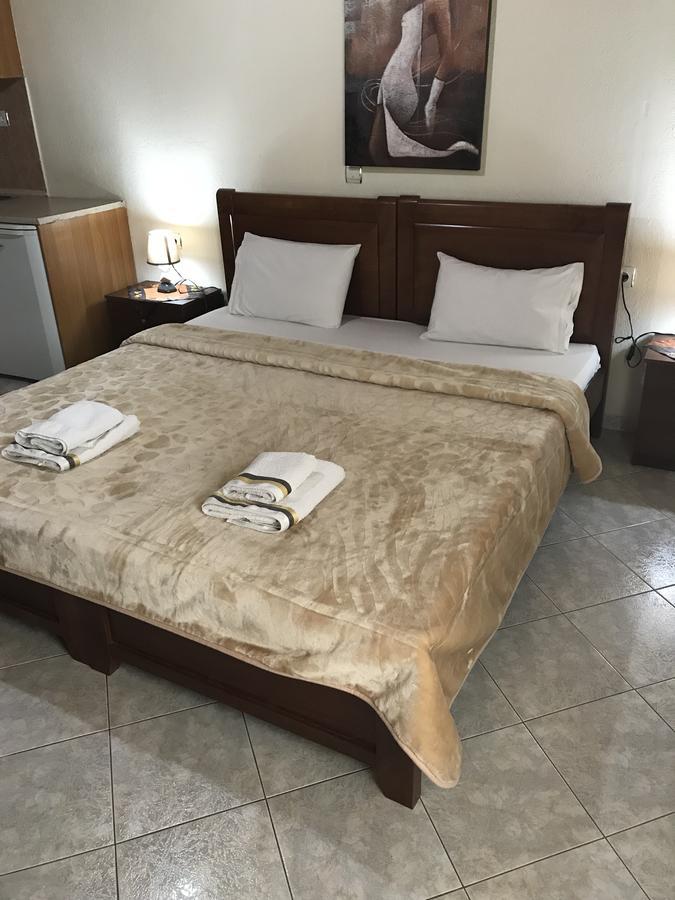 Guesthouse Adonis Káto Loutrákion 外观 照片