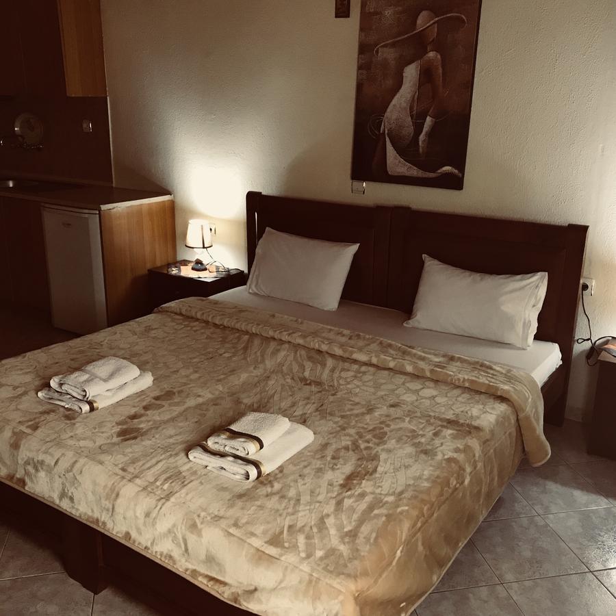 Guesthouse Adonis Káto Loutrákion 外观 照片