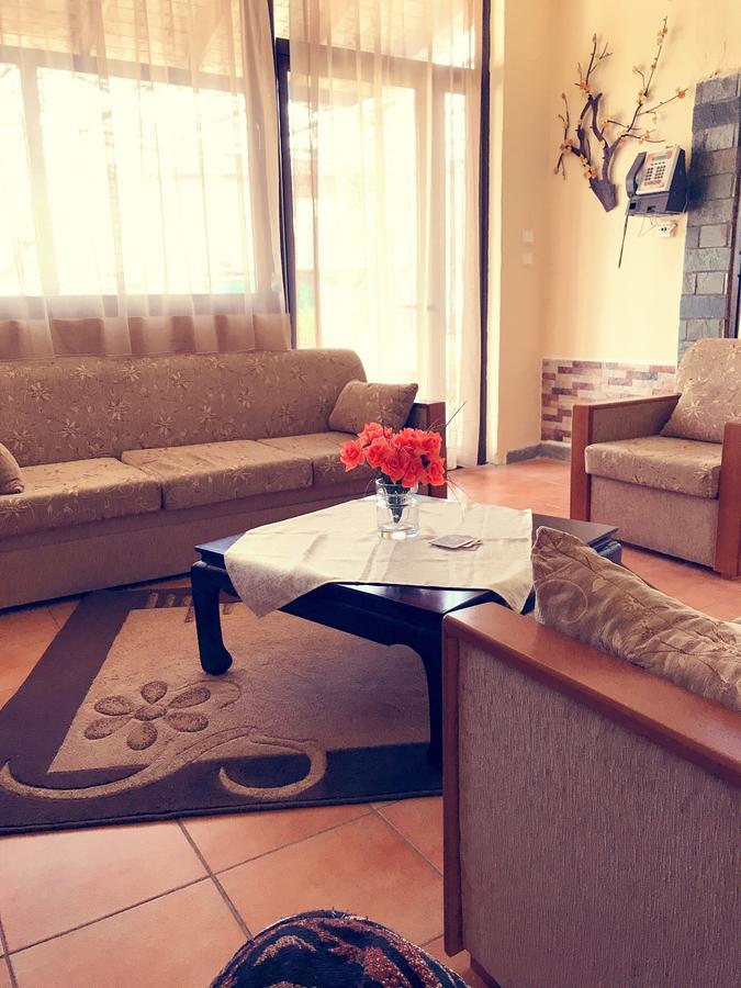 Guesthouse Adonis Káto Loutrákion 外观 照片