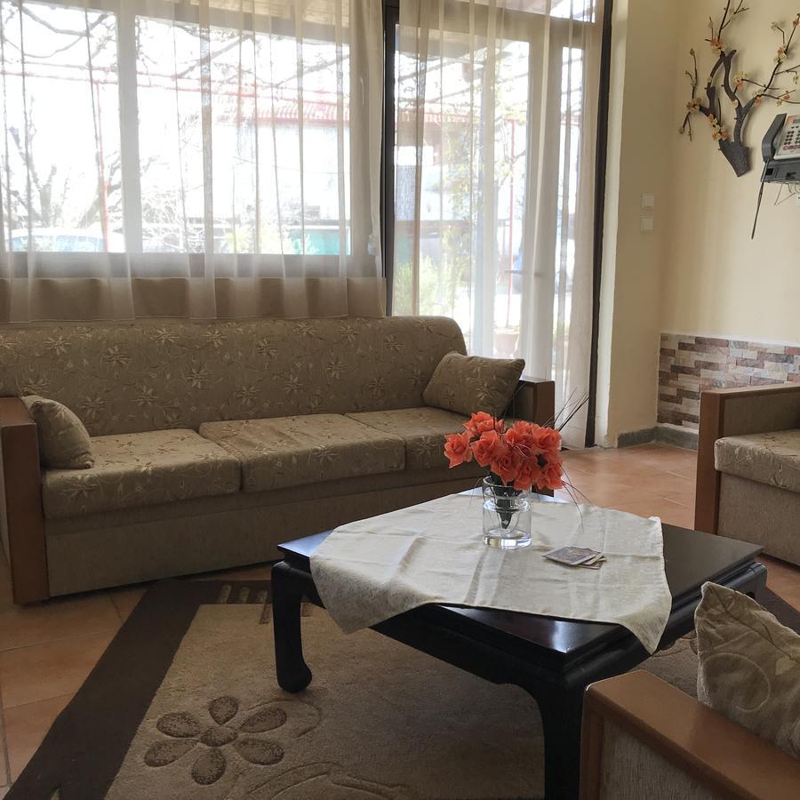 Guesthouse Adonis Káto Loutrákion 外观 照片
