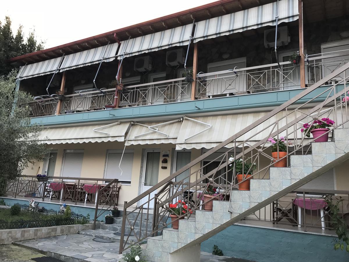 Guesthouse Adonis Káto Loutrákion 外观 照片
