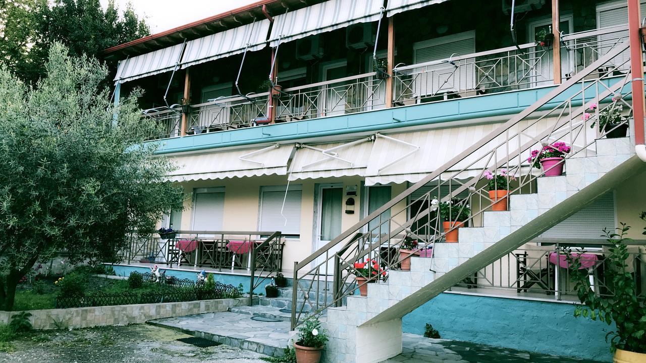 Guesthouse Adonis Káto Loutrákion 外观 照片