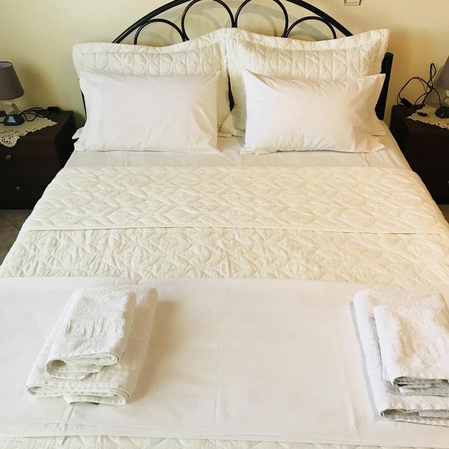 Guesthouse Adonis Káto Loutrákion 外观 照片