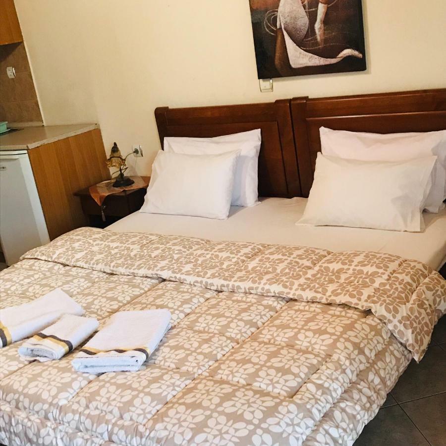 Guesthouse Adonis Káto Loutrákion 外观 照片