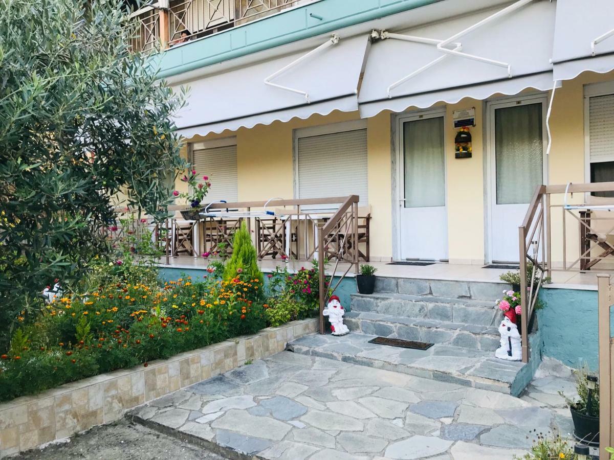 Guesthouse Adonis Káto Loutrákion 外观 照片